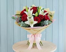 Букет цветов из:  Лилии и Розы в Октябрьском Оренбургская область