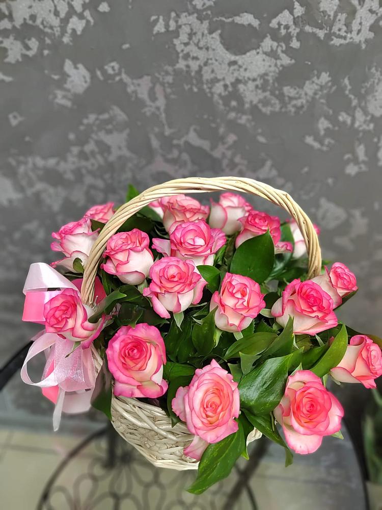 Цветочная композиция из Розы в корзине в Октябрьском Оренбургская область
