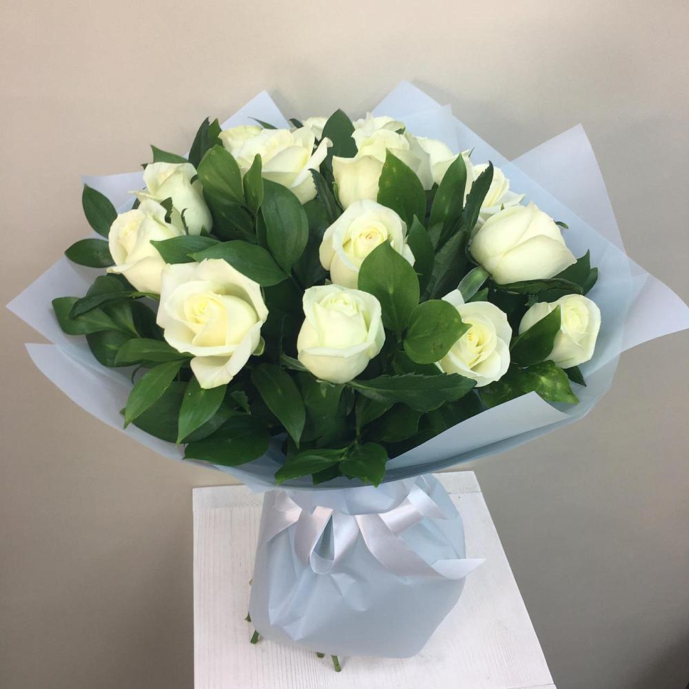 Букет 15 Белых роз Проуд в Октябрьском Оренбургская область