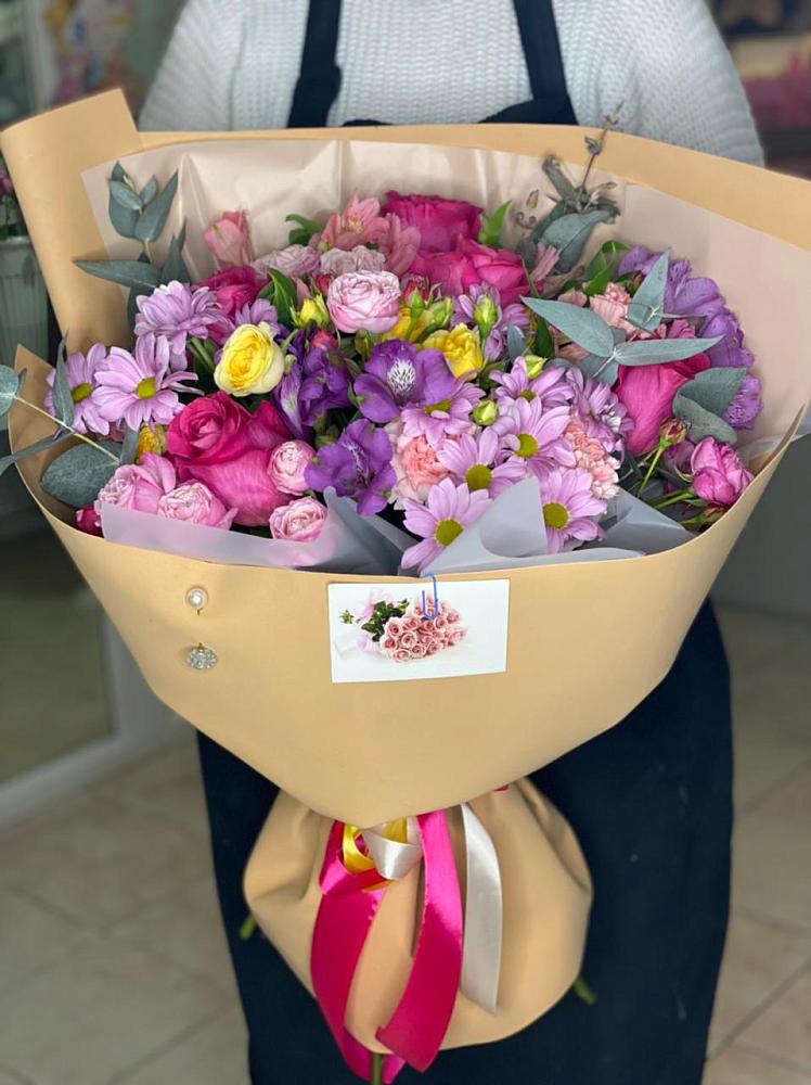 Букет цветов из: Хризантемы, Гвоздики и Альстромерии в Октябрьском Оренбургская область