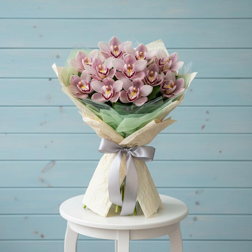 Букет цветов из: Орхидеи и Розы в Октябрьском Оренбургская область