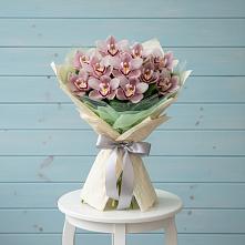 Букет цветов из:  Орхидеи и Розы в Октябрьском Оренбургская область