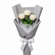 Букет 3 белые розы в Октябрьском Оренбургская область