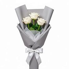 Букет 3 белые розы в Октябрьском Оренбургская область