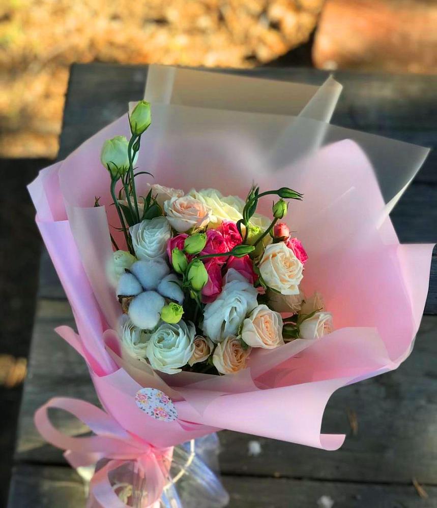 Букет цветов из: Розы и Лизиантусы в Октябрьском Оренбургская область