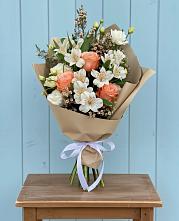 Букет цветов из:  Альстромерии, Лизиантусы, Розы и Хризантемы #REPLACE_PRED# Октябрьском Оренбургская область