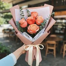 Букет цветов из:  Розы в Октябрьском Оренбургская область