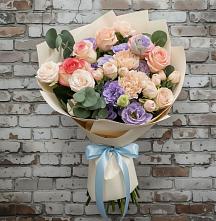 Букет цветов из:  Розы, Лизиантусы и Гвоздики #REPLACE_PRED# Октябрьском Оренбургская область