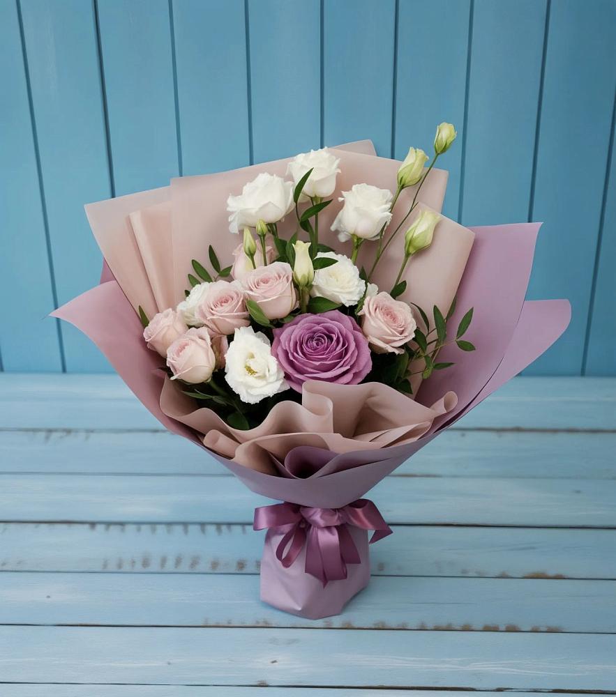 Букет цветов из: Розы и Лизиантусы в Октябрьском Оренбургская область